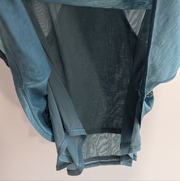 lululemon Mesh Short Sleeve Tee w Racerback Tank Over Green Lightweight, 10-12 - Picture 2 of 5